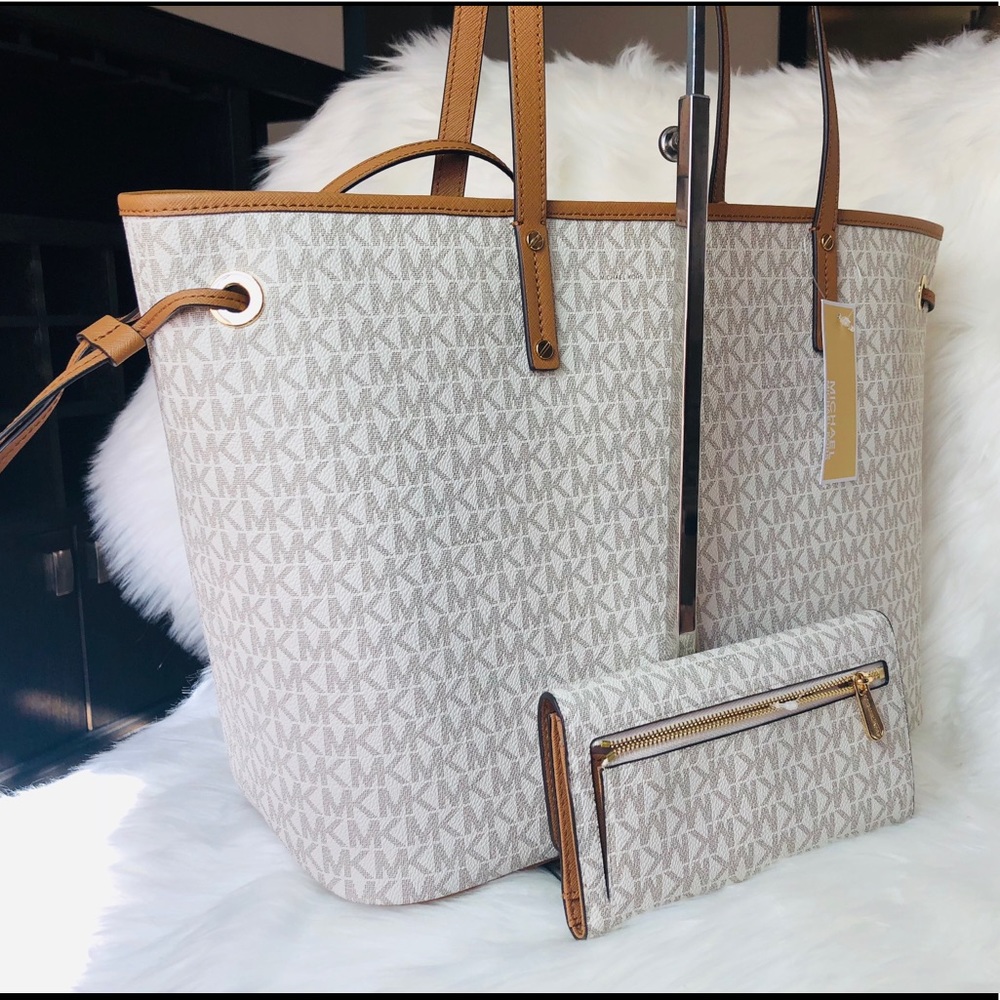 Michael Kors Jet Set Travel Tote and Wallet Set - Picture 4 of 8